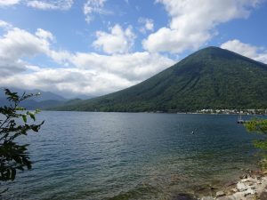 中禅寺湖と男体山