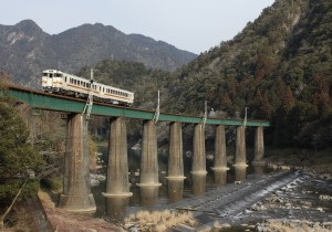 飛騨川を渡る高山本線